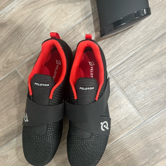 Men’s Peloton bike shoes - Picture 2 of 3
